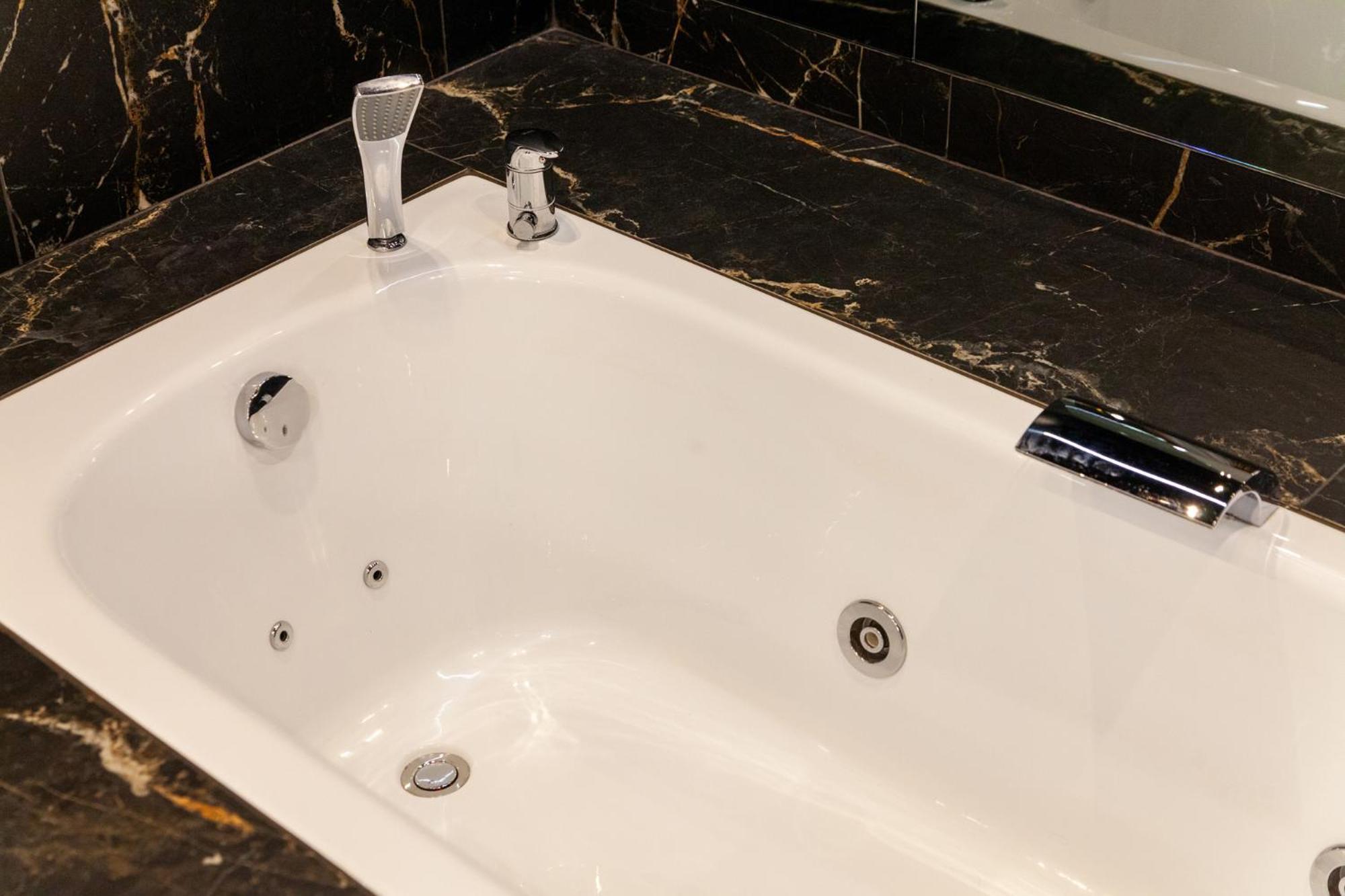 شقة Leogrand Jacuzzi On Malaniuka 2 إلفيف المظهر الخارجي الصورة
